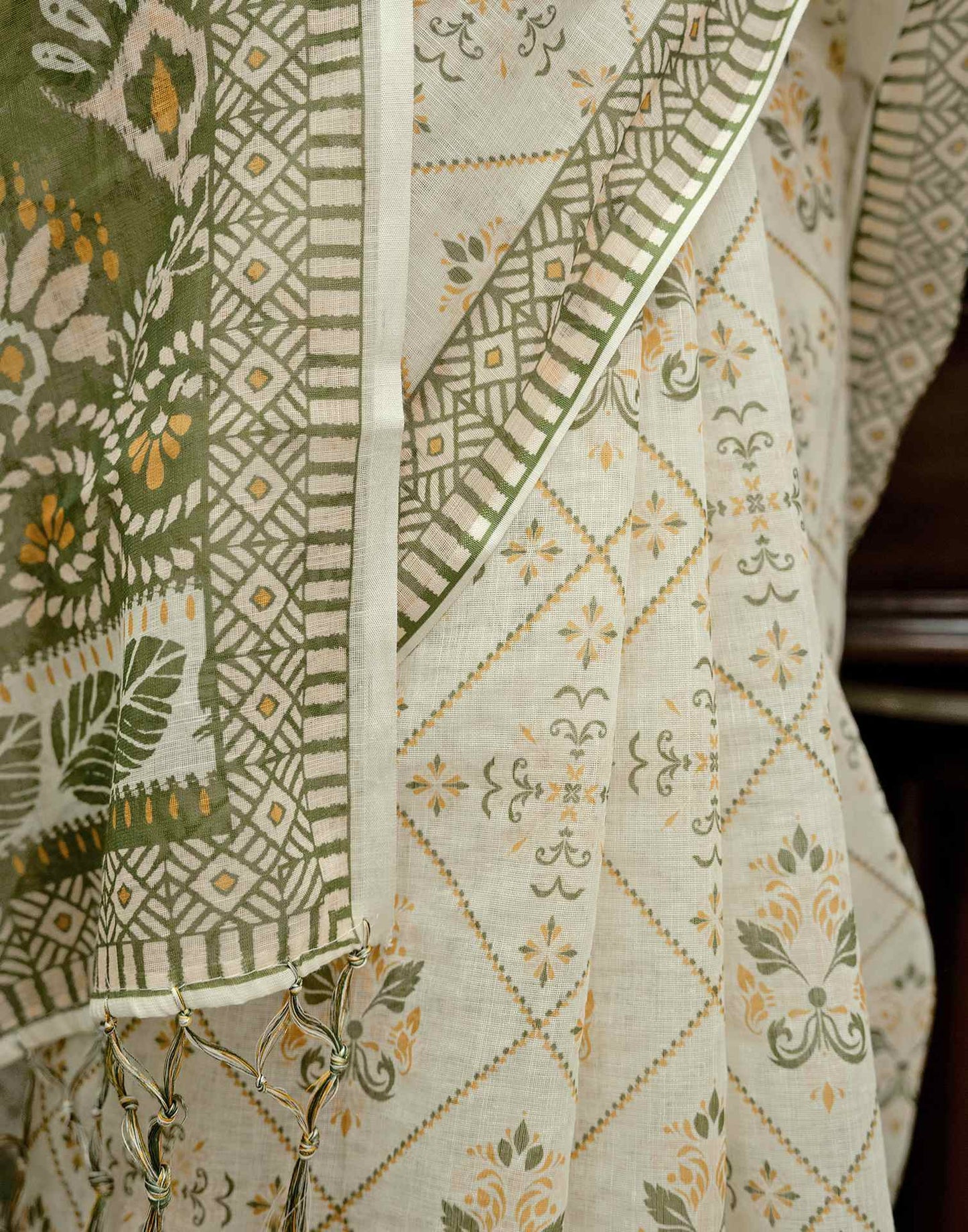 Cream Linen Printed Saree 